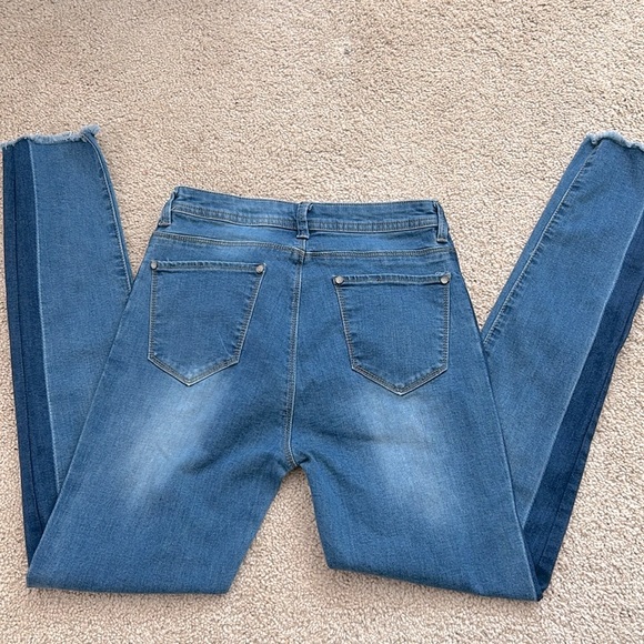 A2 Jeans Womens Size 5 Blue Jeans Dark Stripe Down the side - Picture 2 of 3